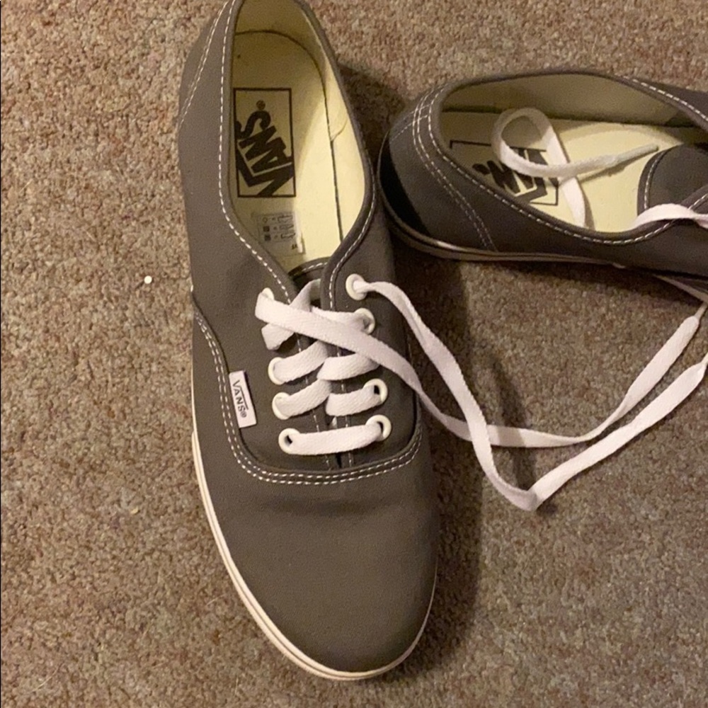 converse - Picture 2 of 3